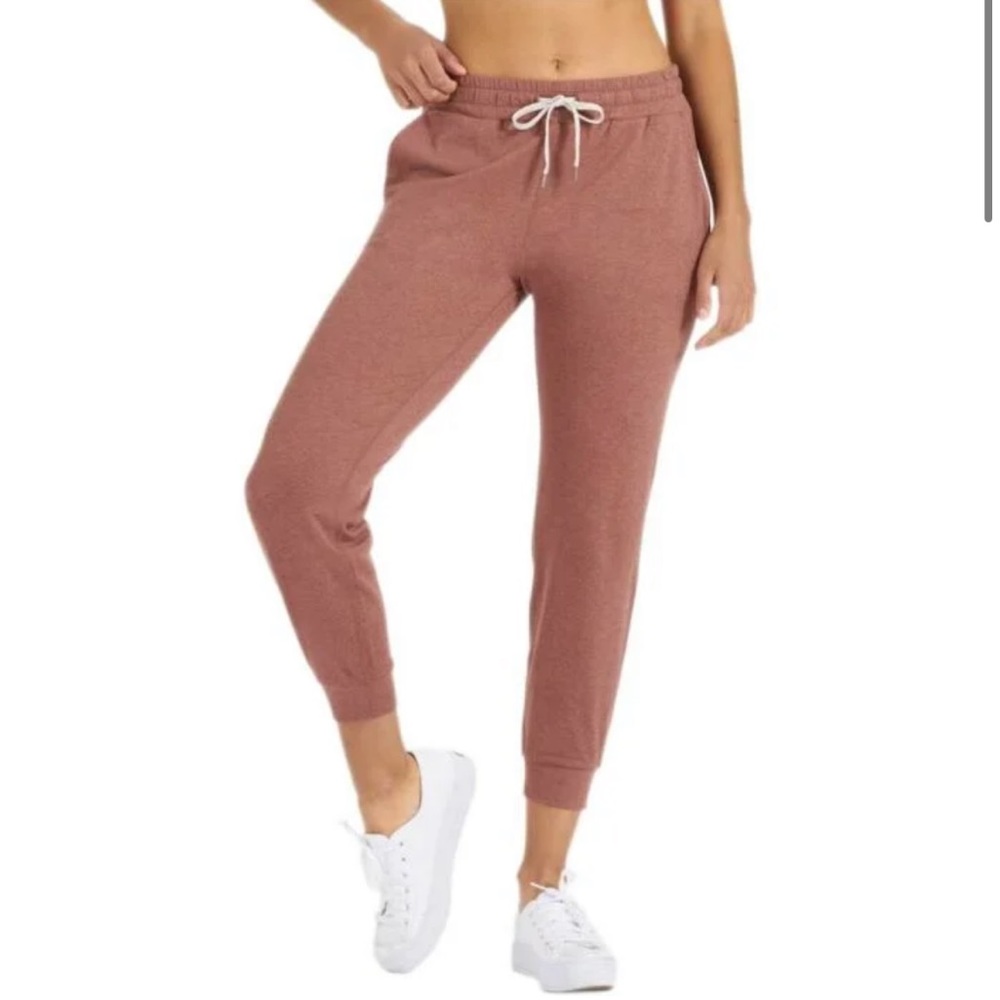 Vuori Terracotta Heather joggers Small Troubadour logo Nashville golf course
